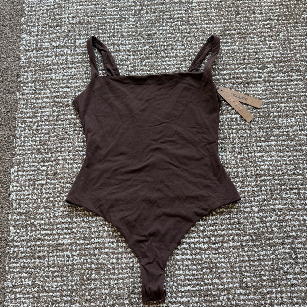 SKIMS FITS EVERYBODY SQUARE NECK BODYSUITS